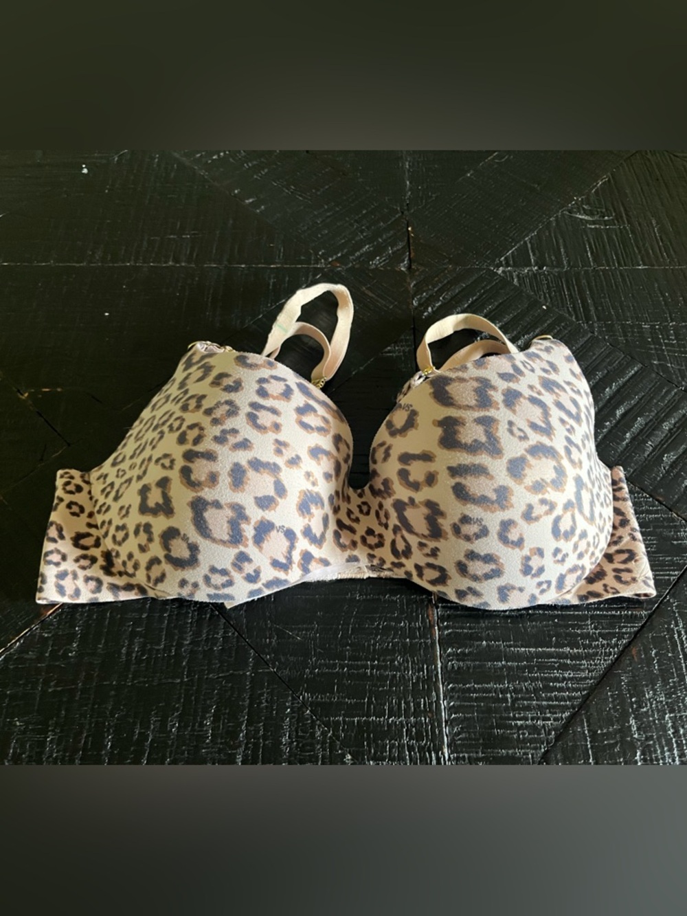 Victoria’s Secret Incredible Bra Push-up Leopard Print Bra Size 32C